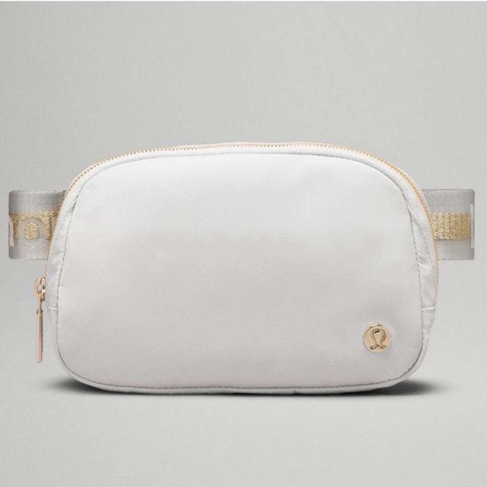 Lululemon Everywhere Belt Bag Vapor Gold White Wordmark Logo Crossbody Bag NWT - Picture 3 of 8
